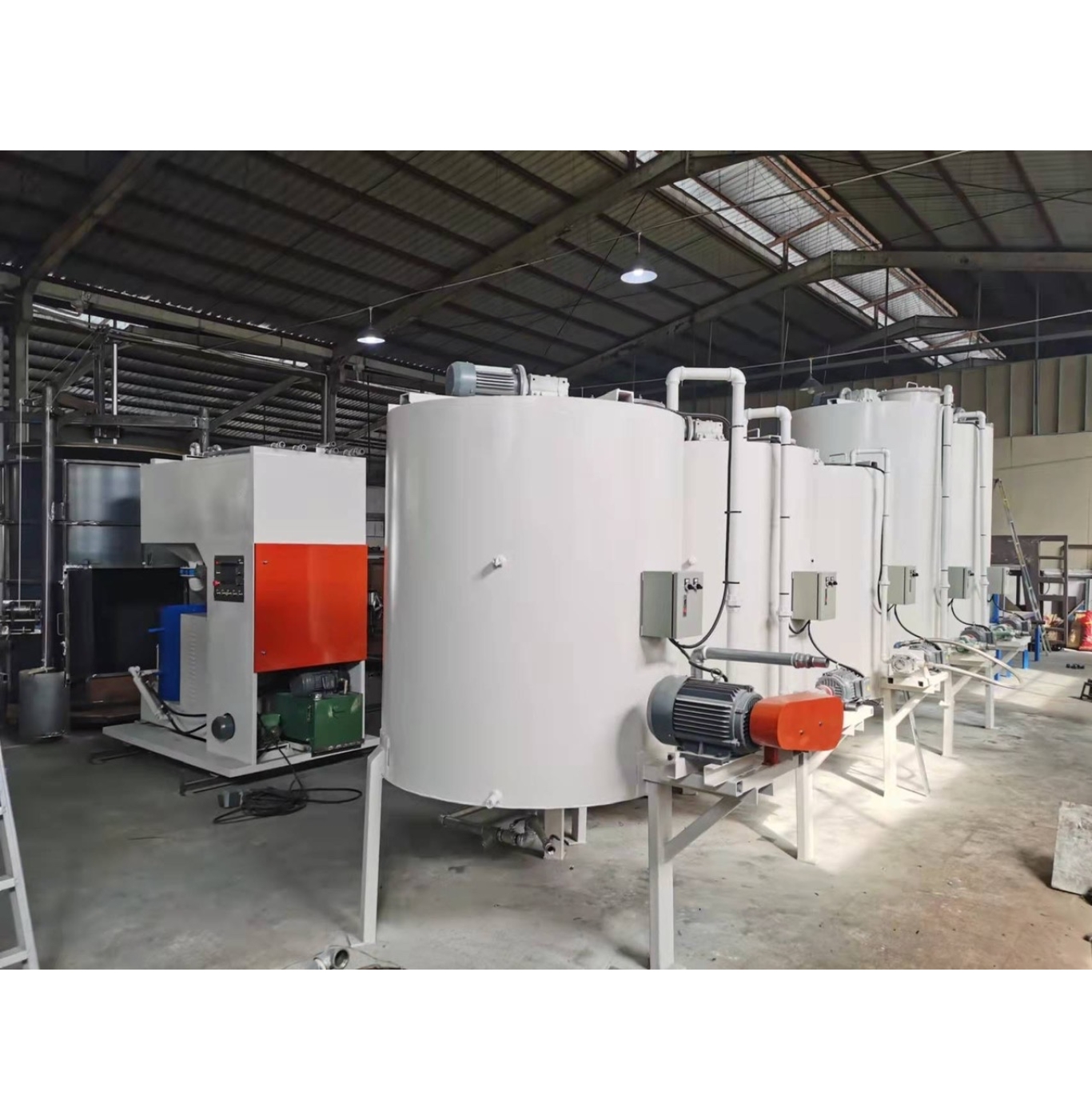 Máy đổ mút bán tự động