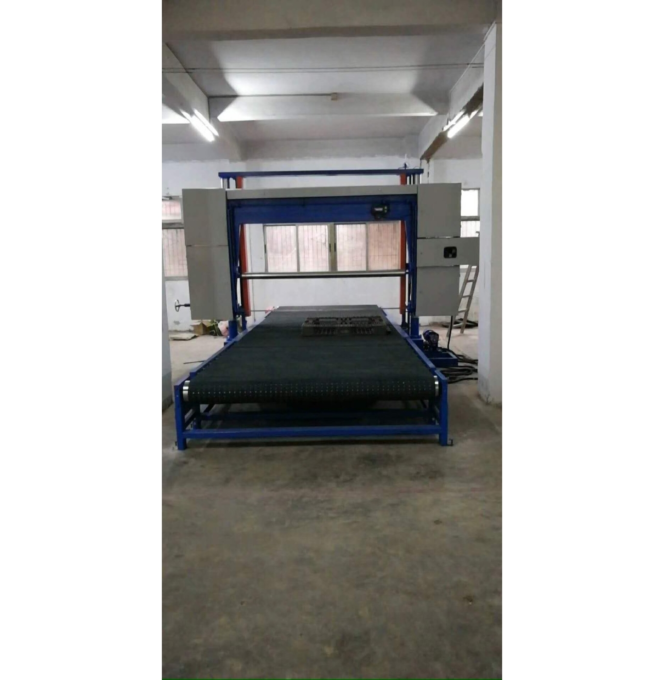 Máy cắt mút hút chân không 