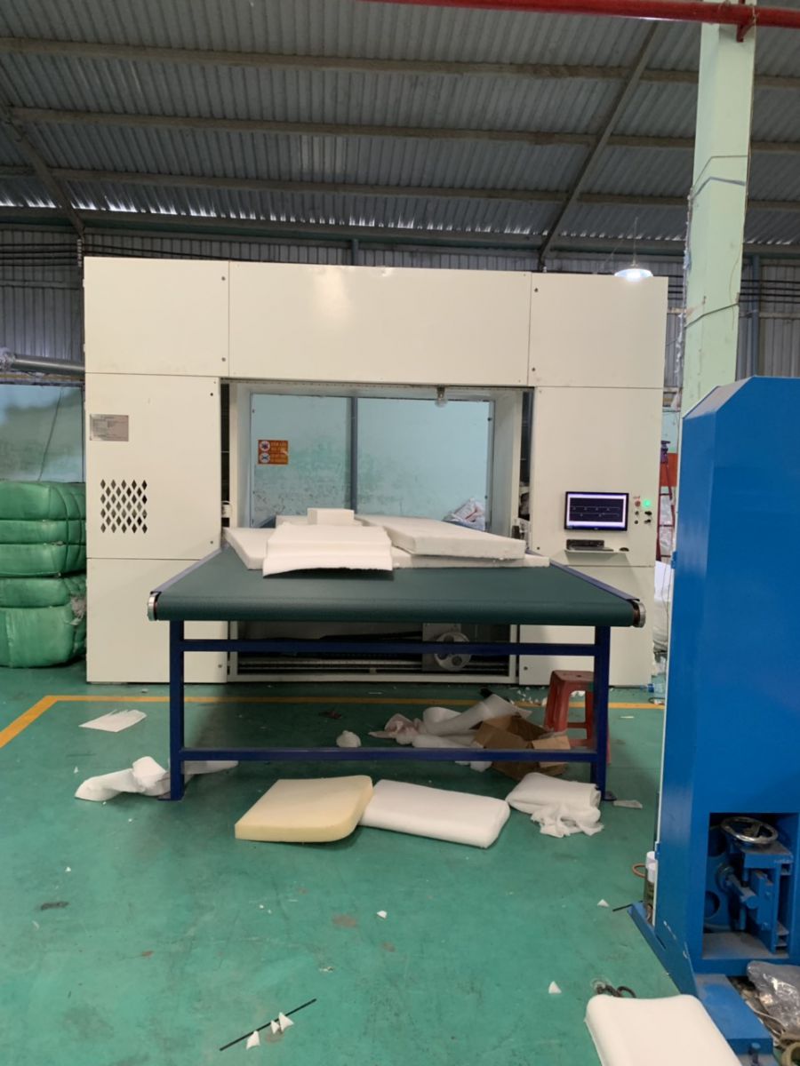 Máy cắt nệm CNC
