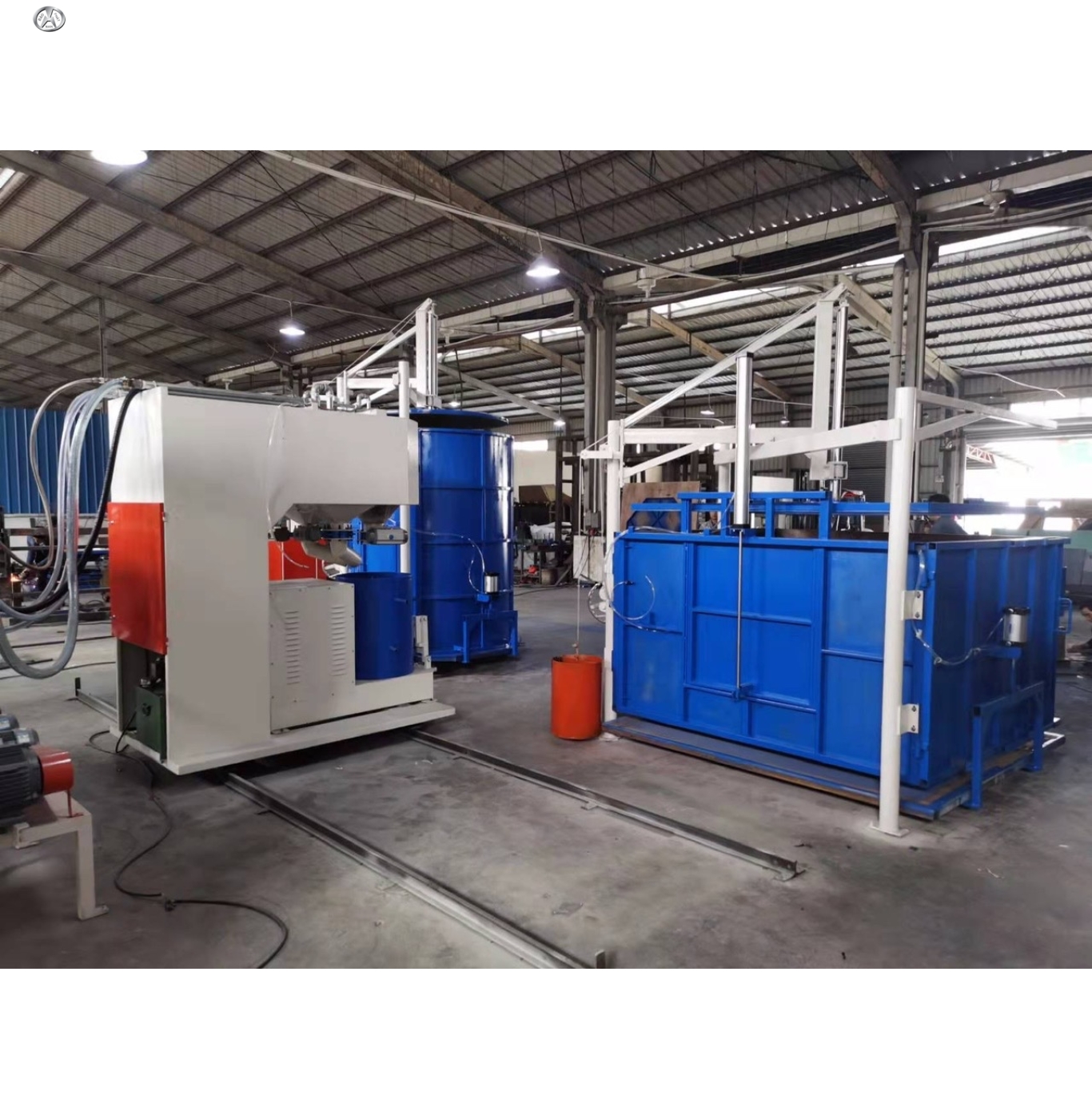 Máy đổ mút bán tự động